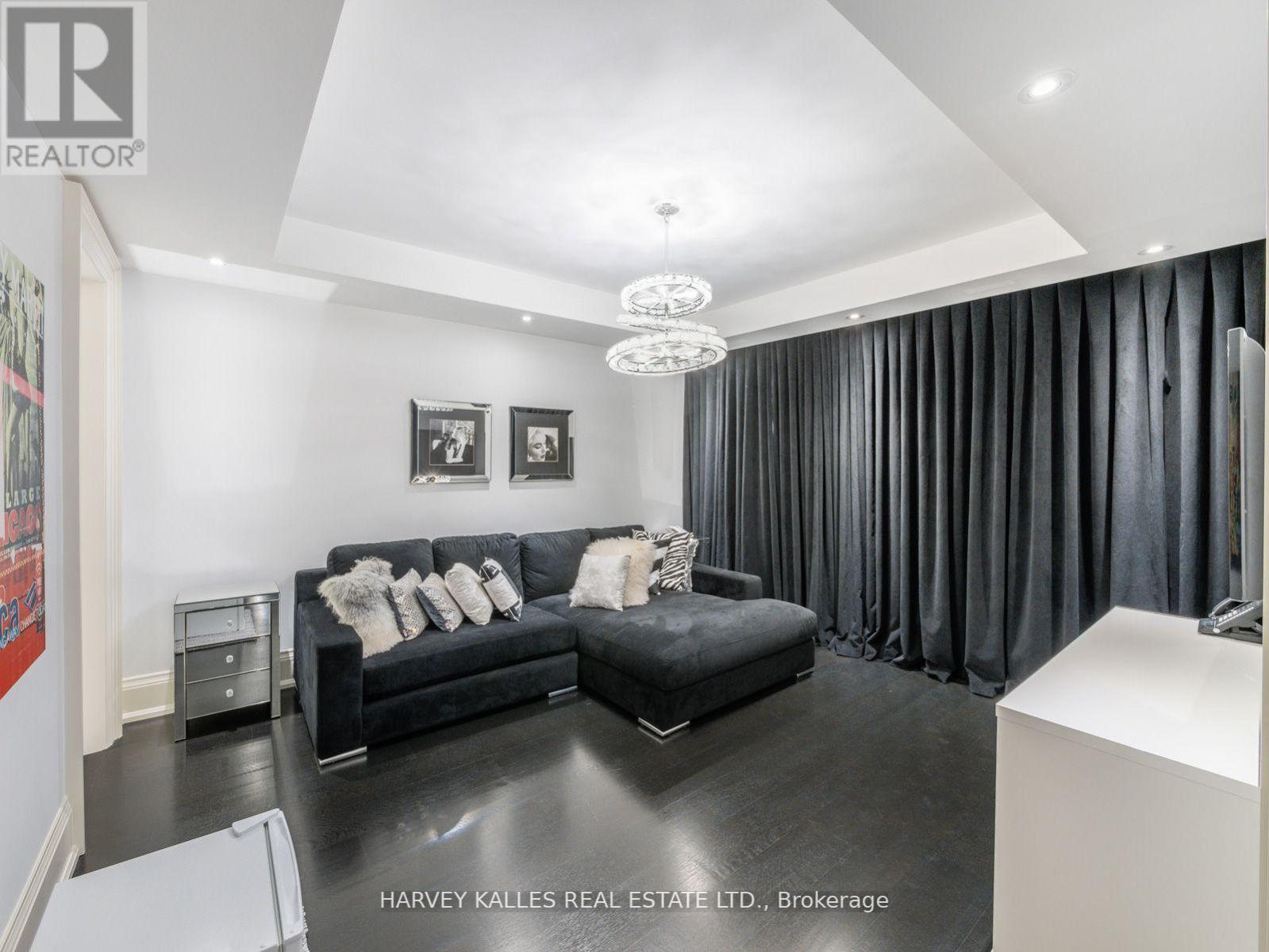 327 CORTLEIGH BOULEVARD - 36