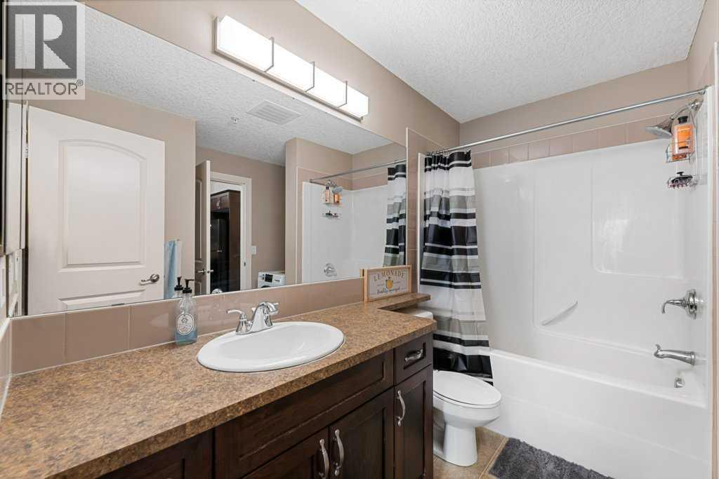#240 60 Royal Oak Plaza NW - 25