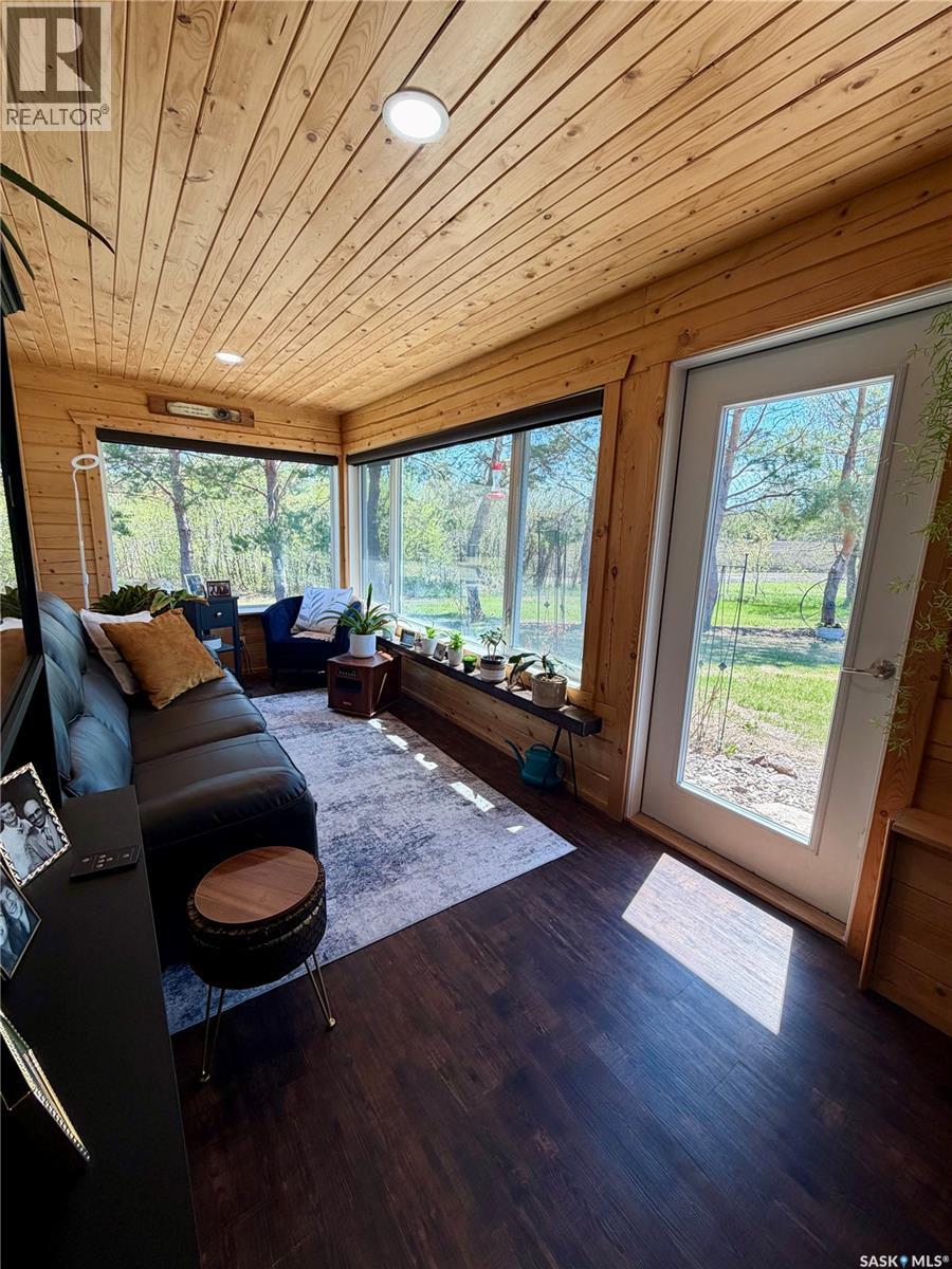 Acreage & Home w/Detached in law 2 bedroom suite — photo 8