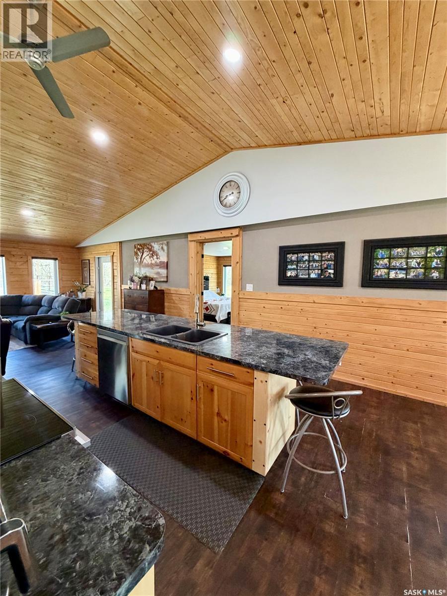 Acreage & Home w/Detached in law 2 bedroom suite — photo 7