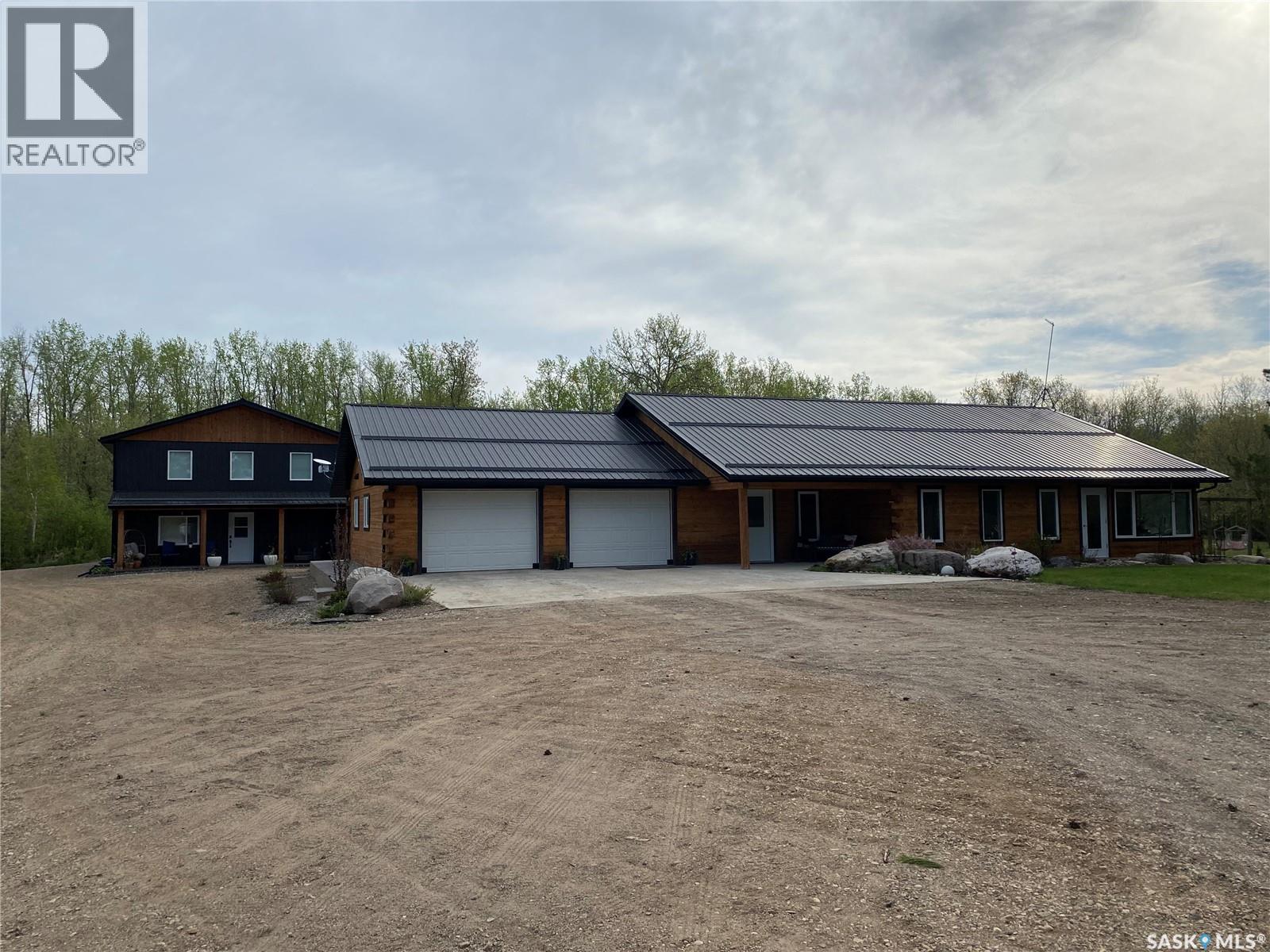 Acreage & Home w/Detached in law 2 bedroom suite