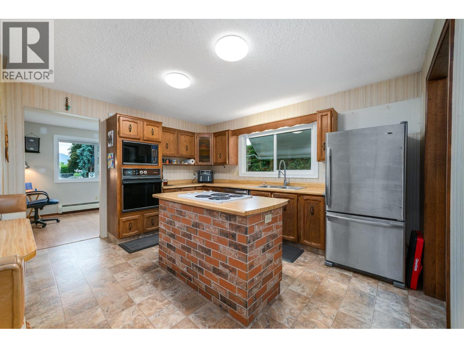 700 Richards Road, Kelowna