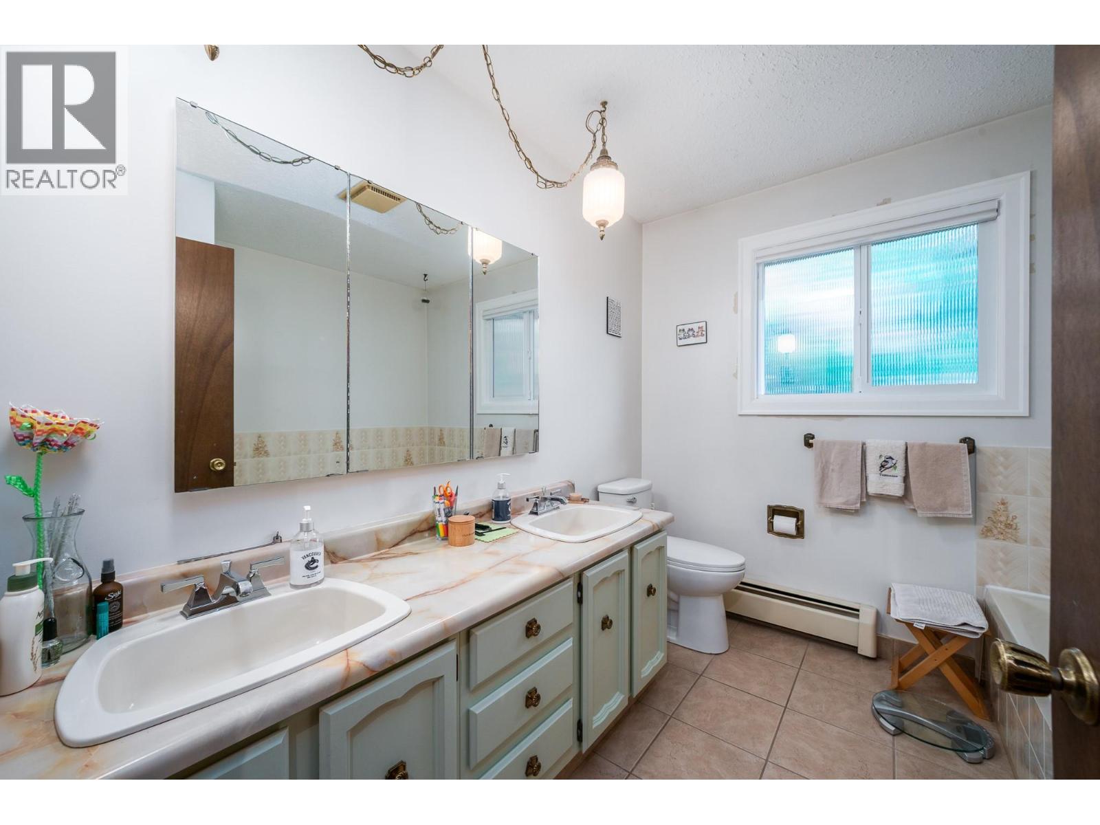 700 Richards Road - 36