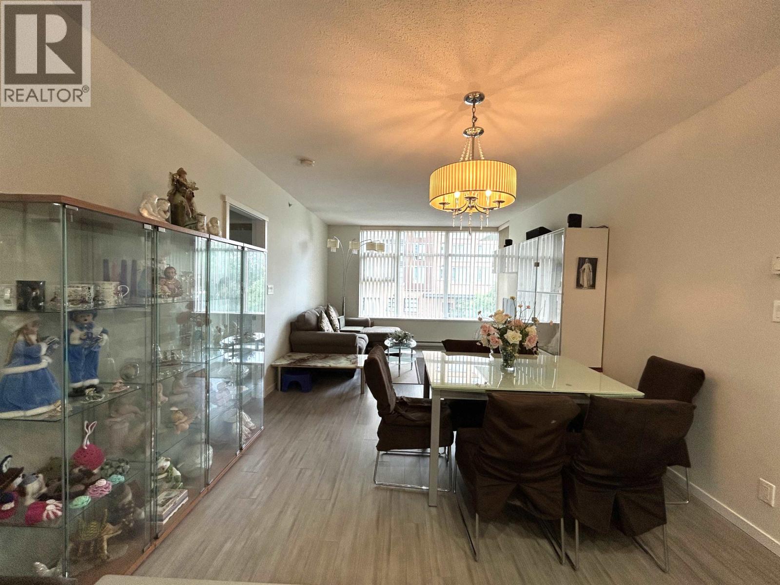 307 3102 WINDSOR GATE — photo 5