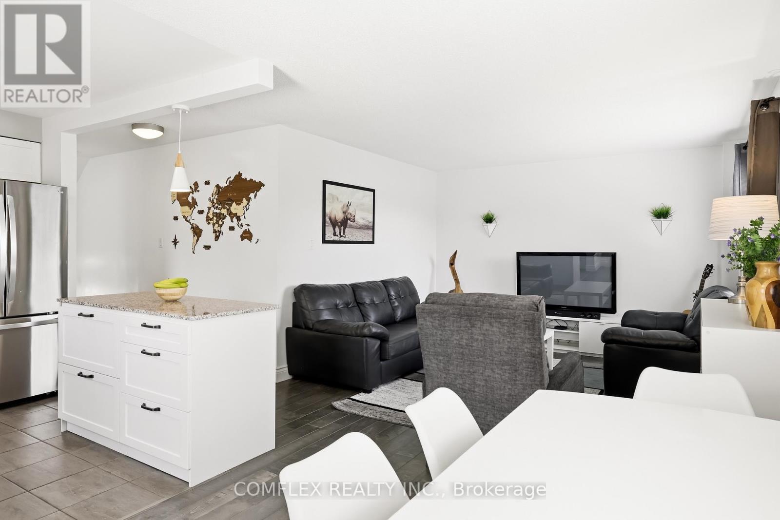 33 BROADLANDS CRESCENT - 14