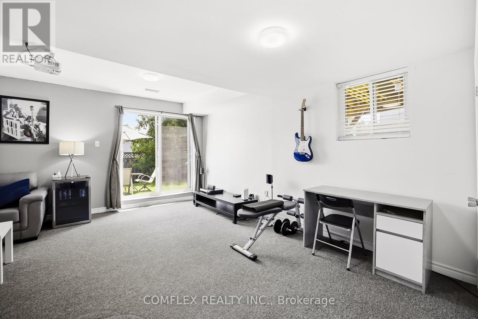 33 BROADLANDS CRESCENT - 26