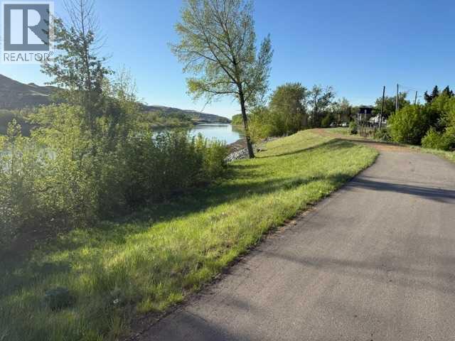 430 3 Avenue E - photo 4