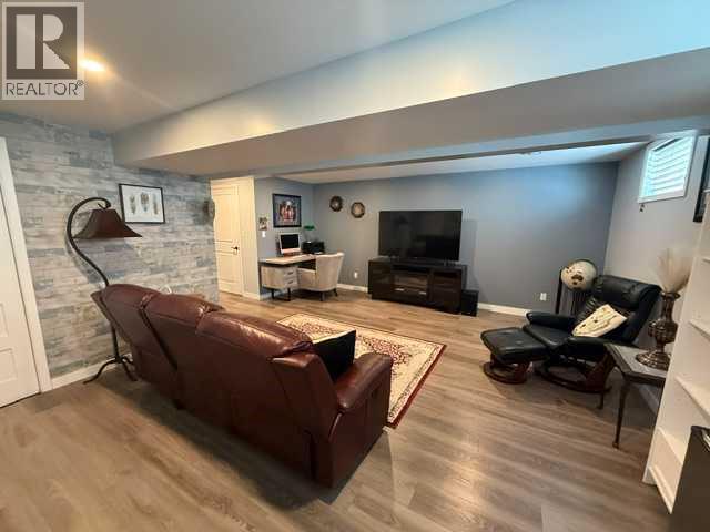 430 3 Avenue E — photo 24
