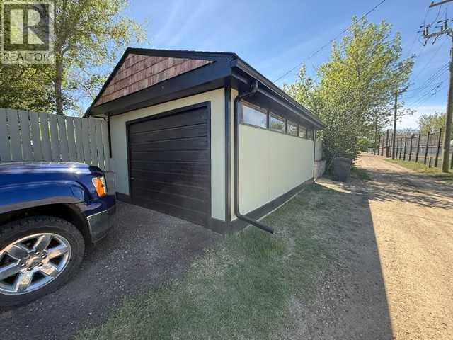 430 3 Avenue E — photo 44
