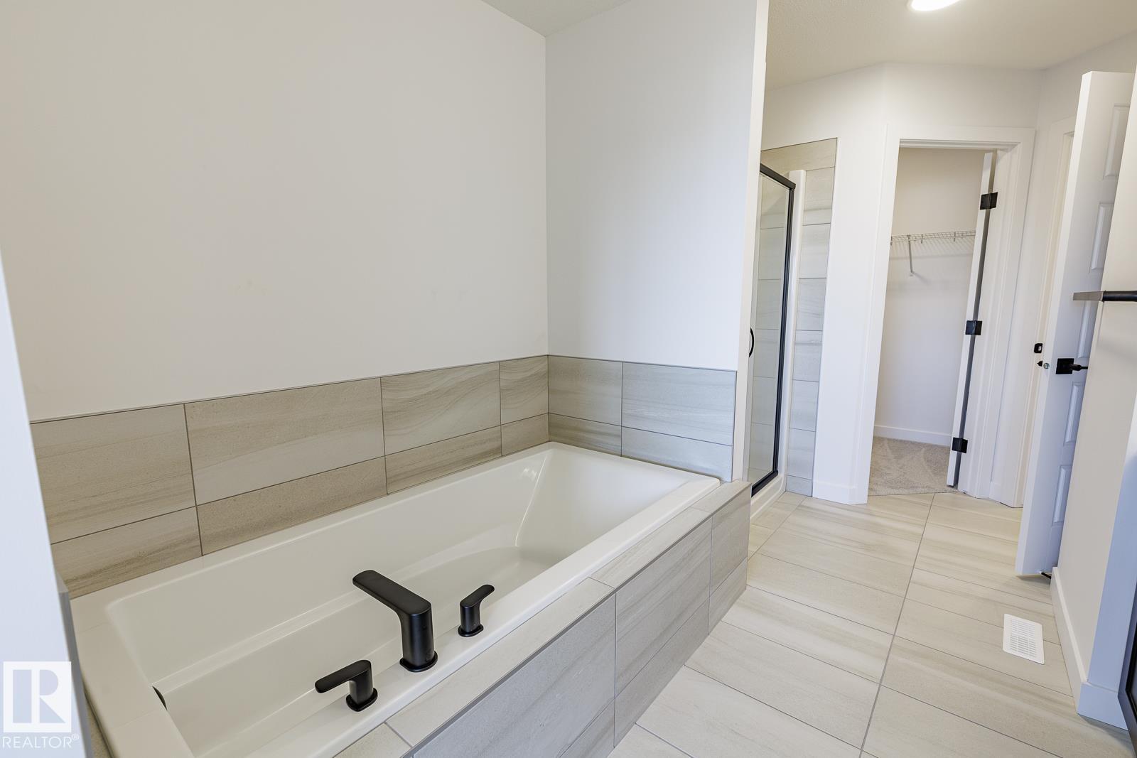6275 180 AV NW - 21