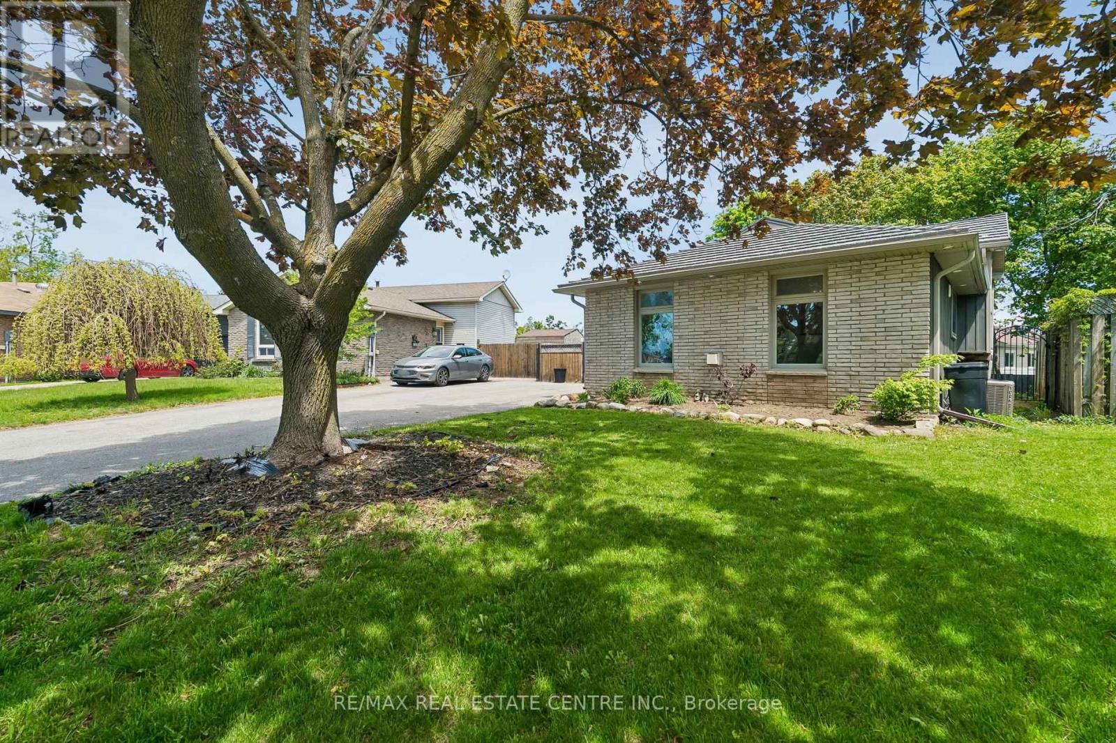 47 CHRISTIE CRESCENT - 2