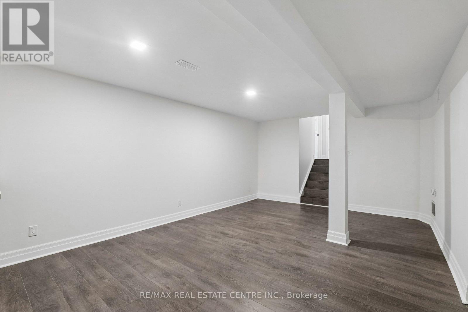 47 CHRISTIE CRESCENT - 39