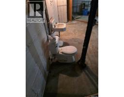 Enclosed porch - 4904 Tribune Street, Macklin, SK S0L2C0 Photo 7