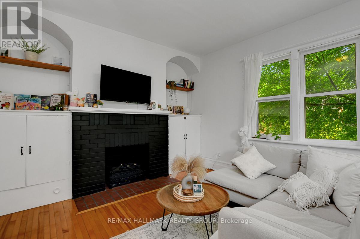120 STRATHCONA AVENUE - 17