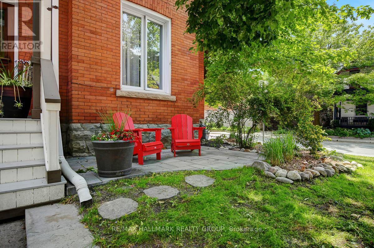 120 STRATHCONA AVENUE - 3
