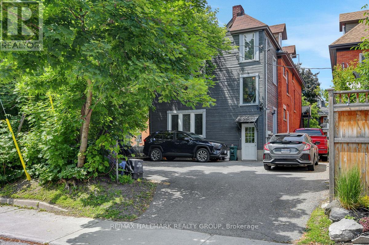 120 STRATHCONA AVENUE - 32