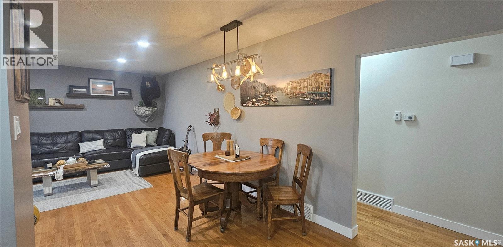 1406 Ashley DRIVE - Image 2