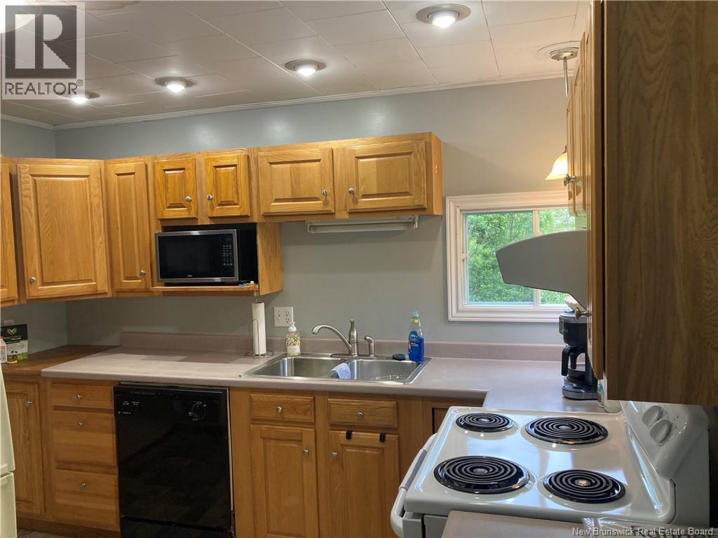 798 North Road - 16