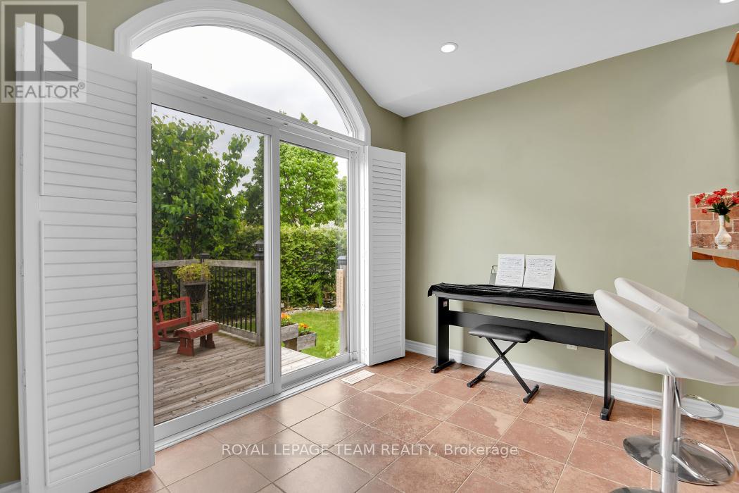 121 SORENTO STREET - 15