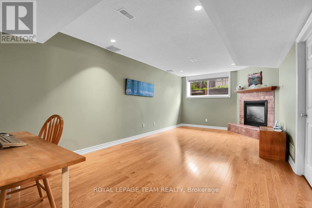121 SORENTO STREET - 26