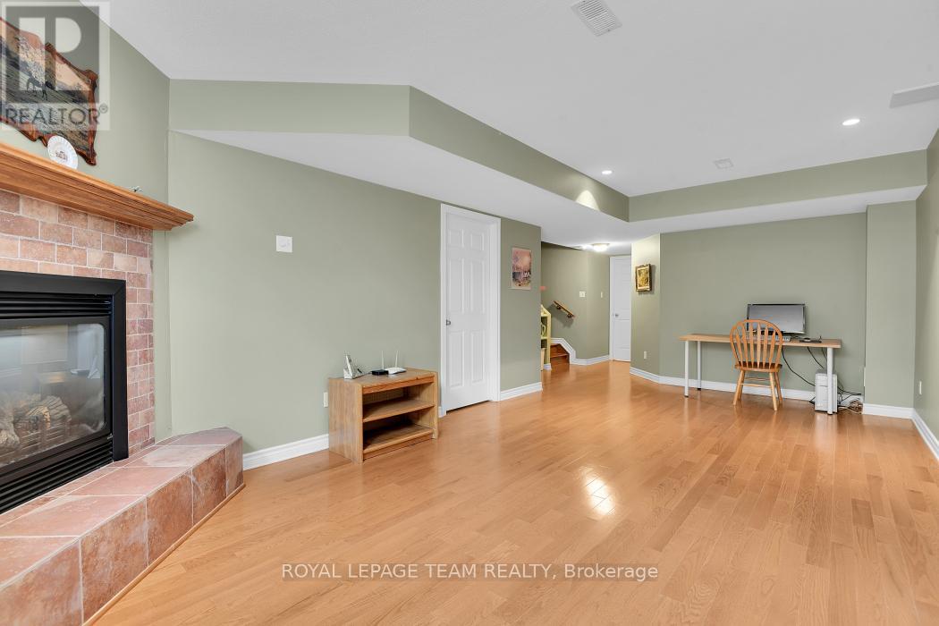 121 SORENTO STREET - 28
