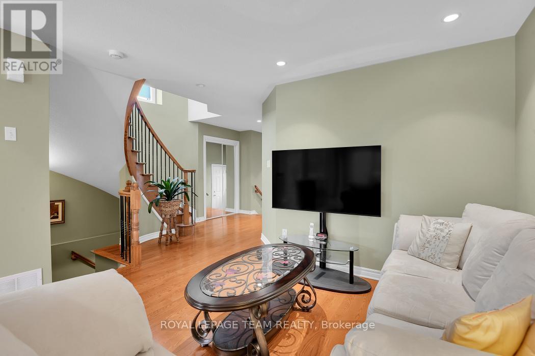 121 SORENTO STREET - 9