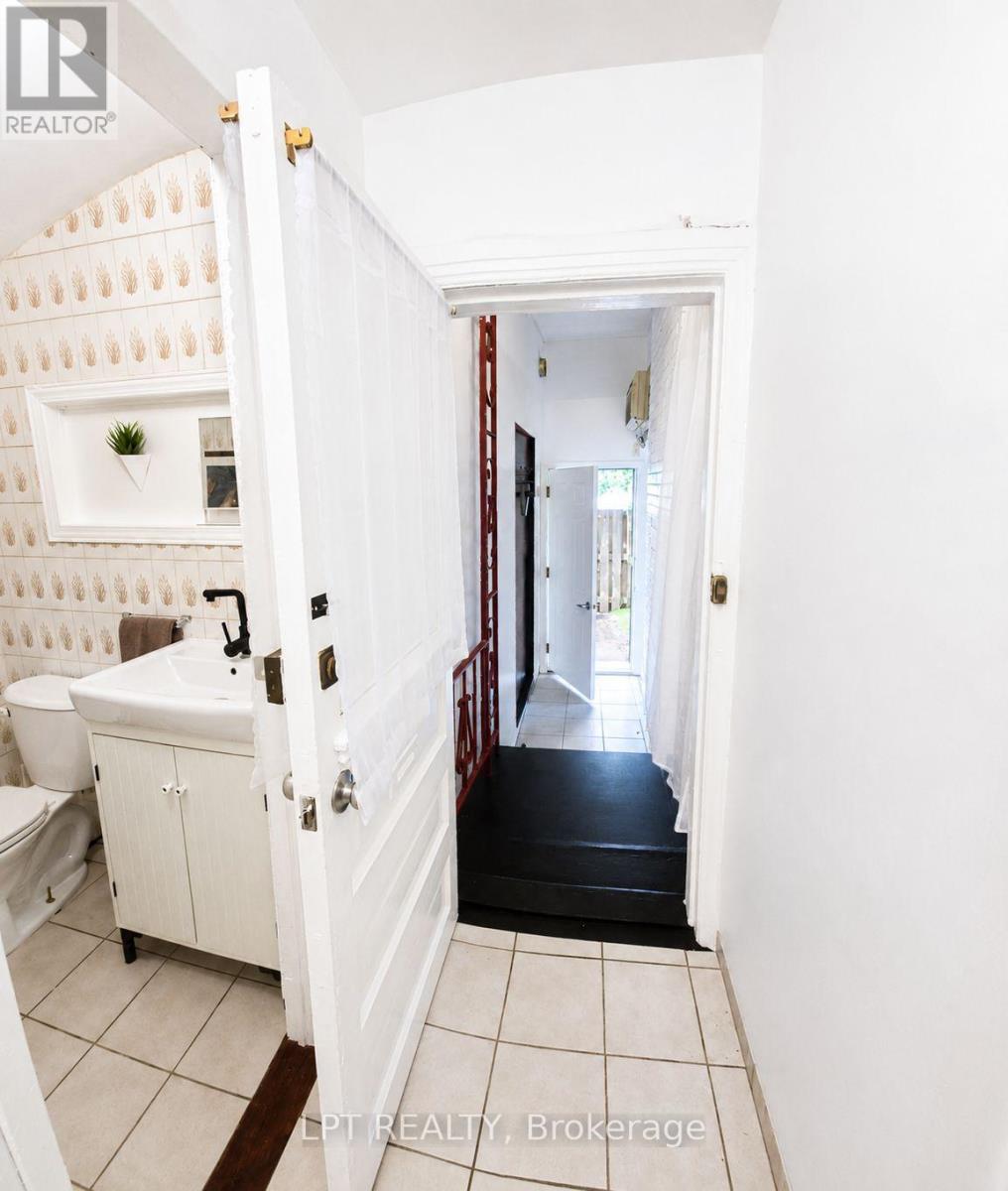 1314 DUPONT STREET - 28