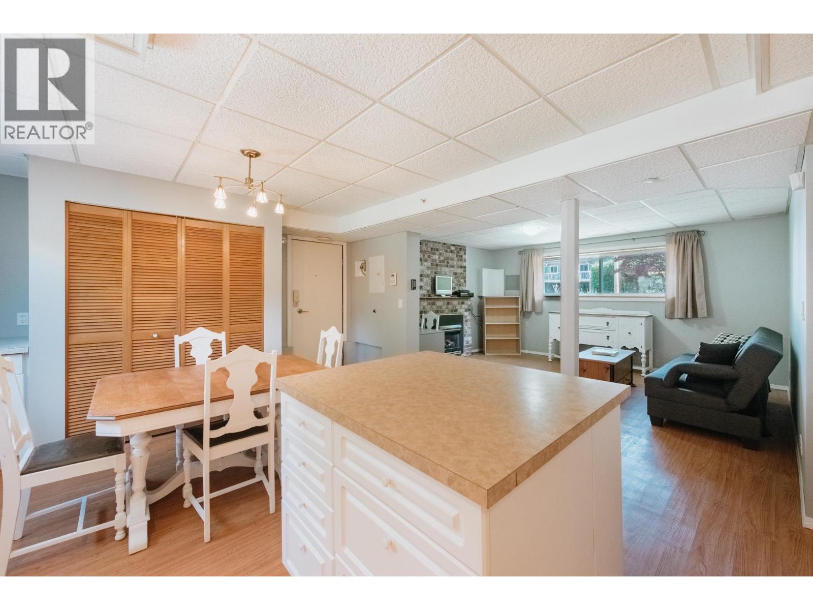 934 DAVIS ROAD, Gibsons