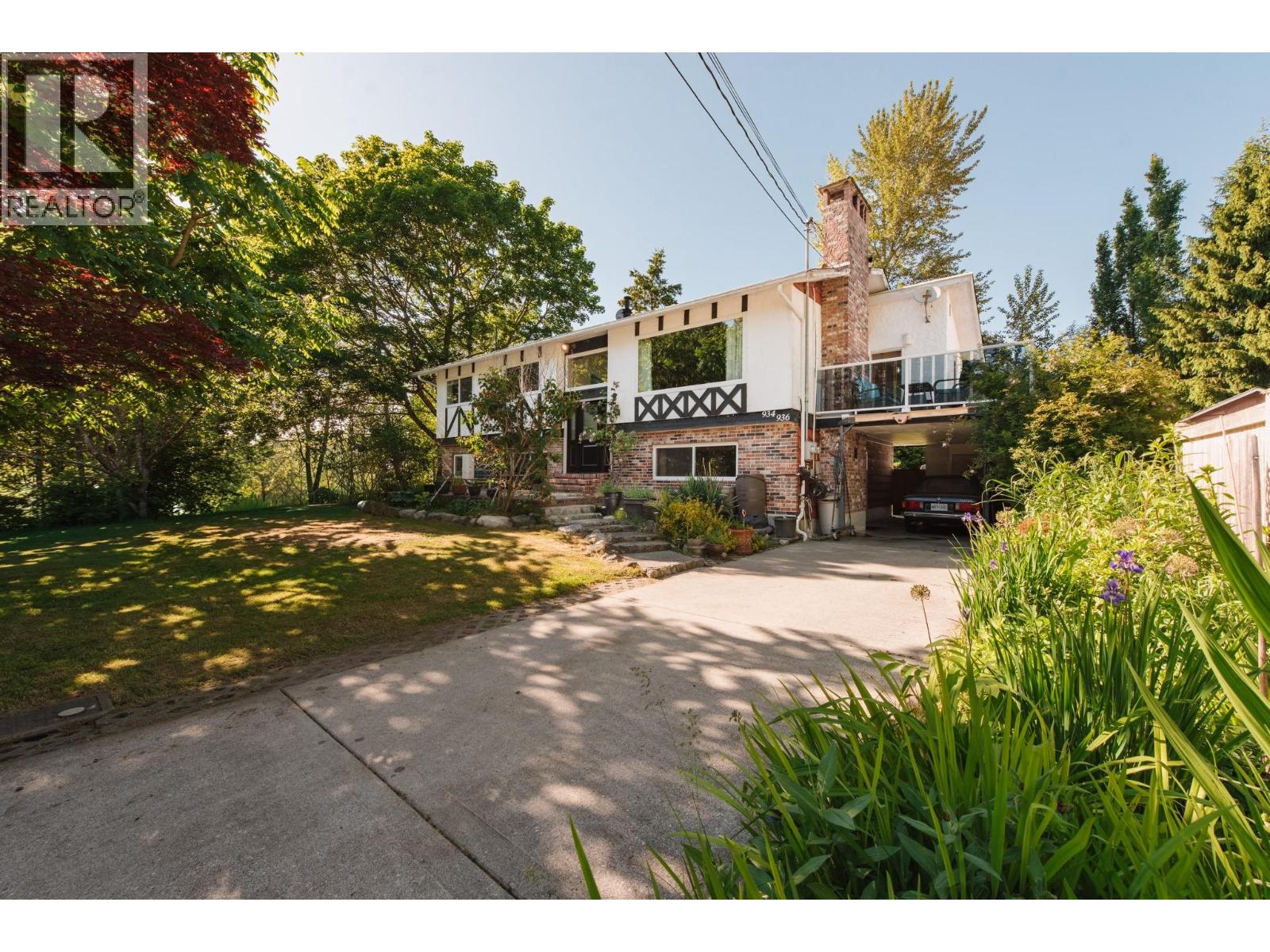 934 DAVIS ROAD, Gibsons