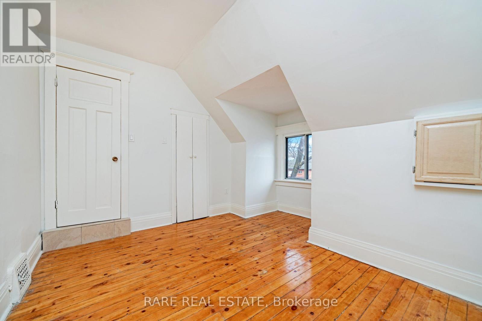 216 OAKWOOD AVENUE - 27