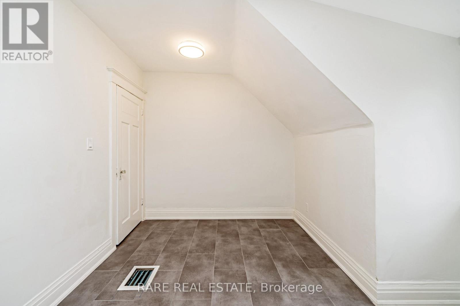 216 OAKWOOD AVENUE - 25