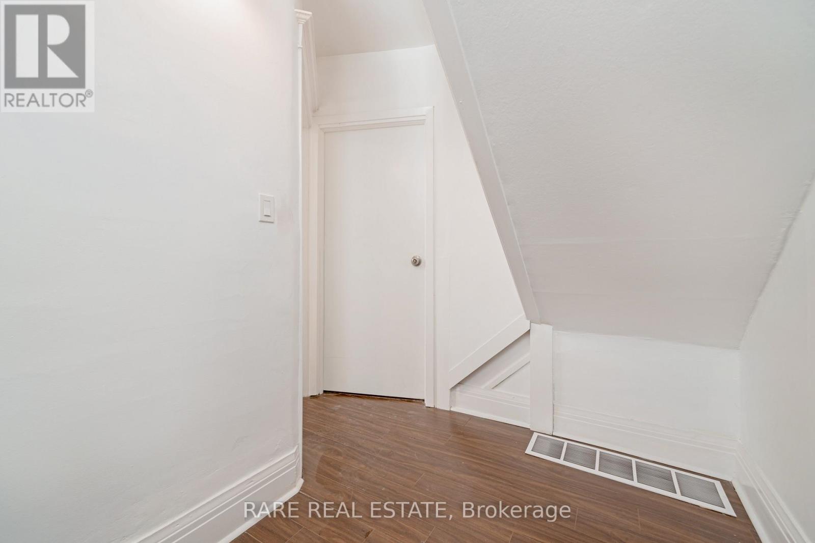216 OAKWOOD AVENUE - 3