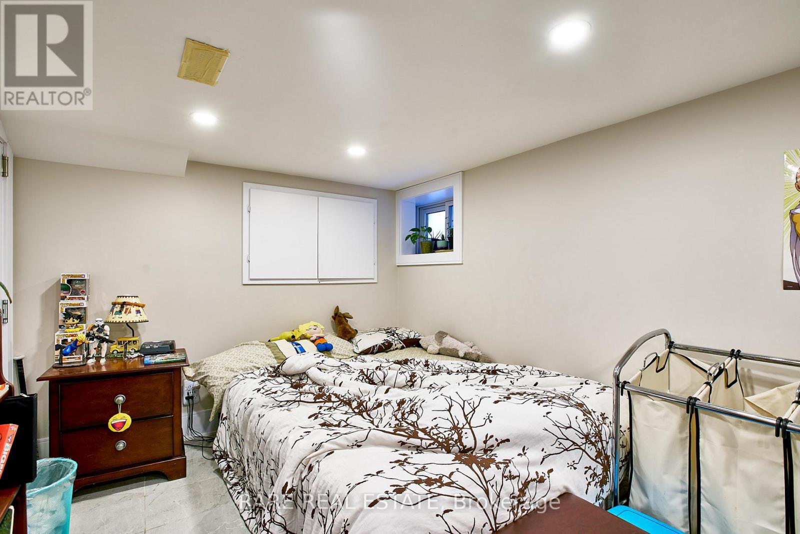 216 OAKWOOD AVENUE - 47