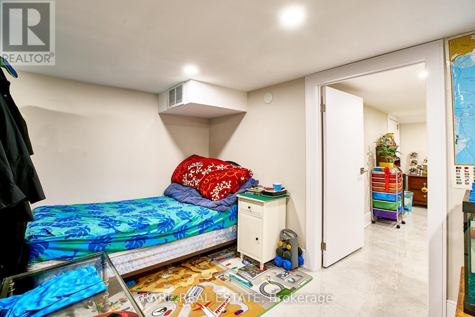 216 OAKWOOD AVENUE - 45