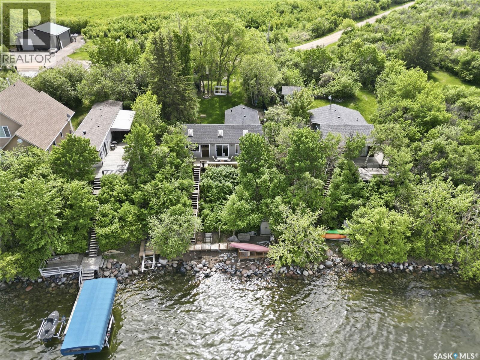 83 Lakeview AVENUE