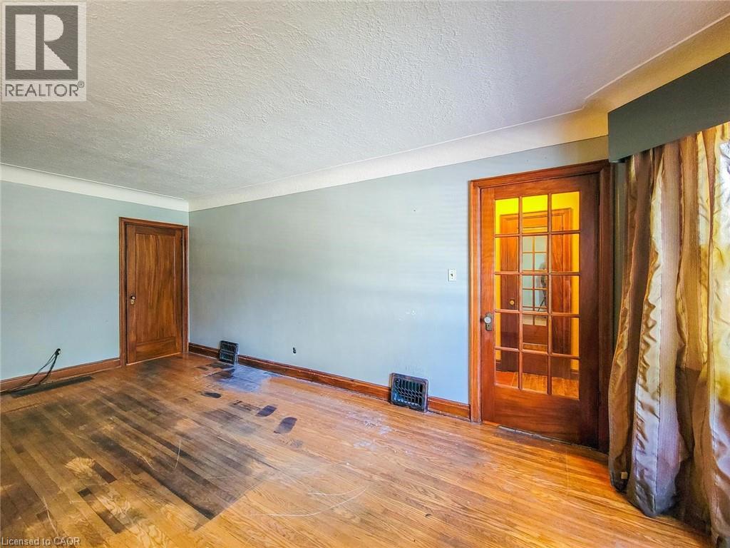 135 WEXFORD Street S - Image 3
