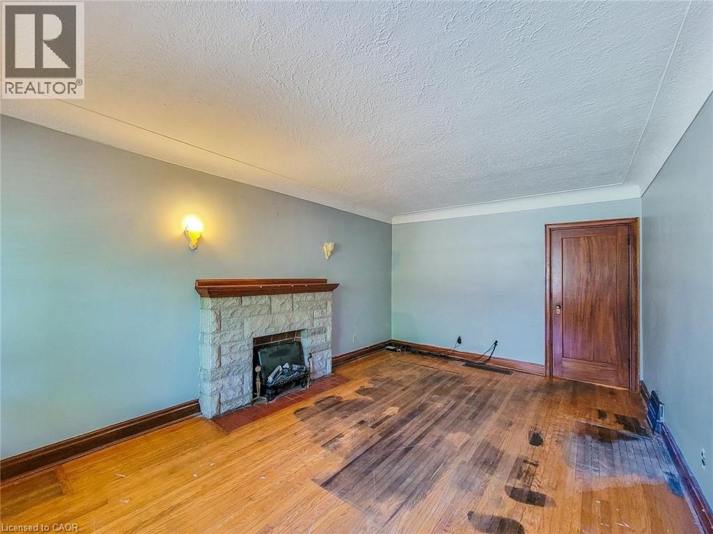135 WEXFORD Street S - 5