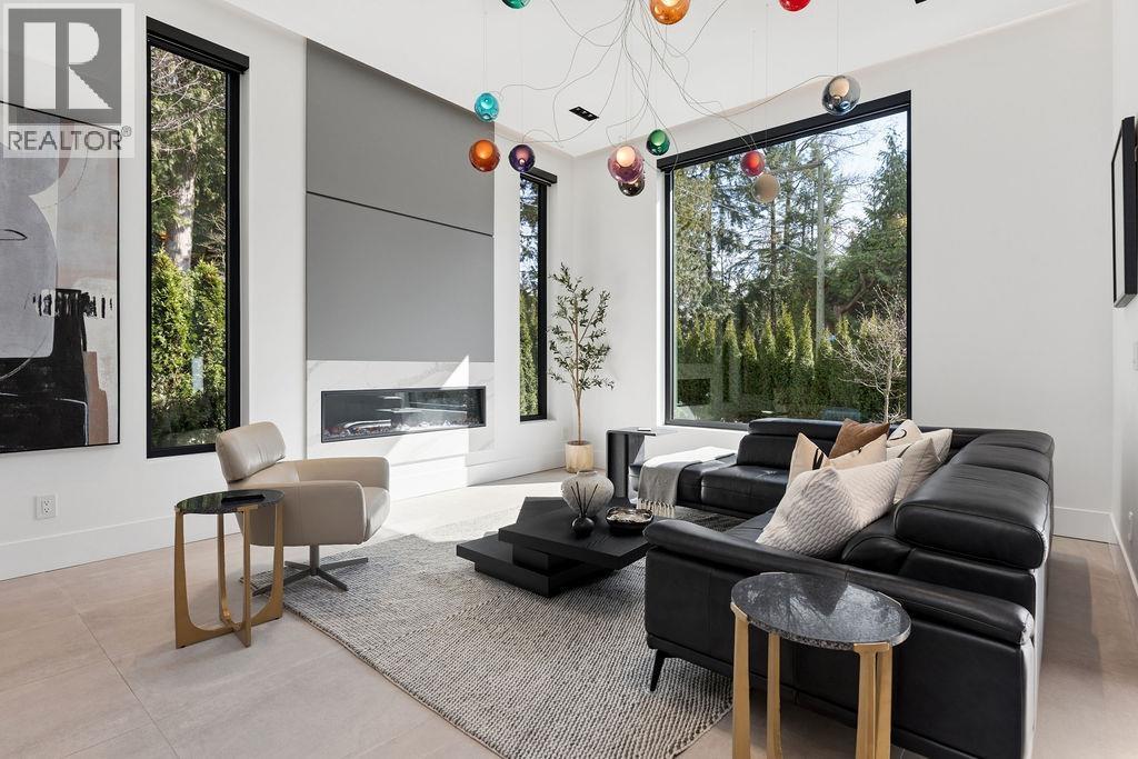 1200 BEDFORD COURT, North Vancouver