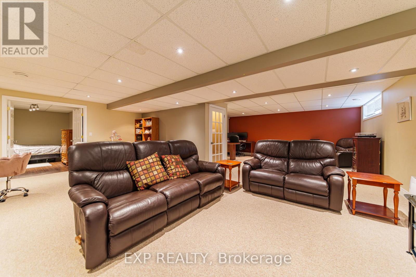 1496 QUEENSDALE AVENUE - 18