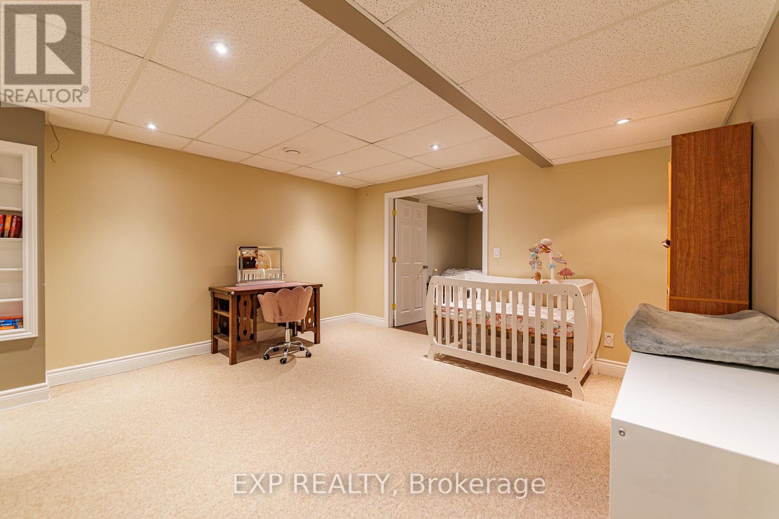 1496 QUEENSDALE AVENUE - 21