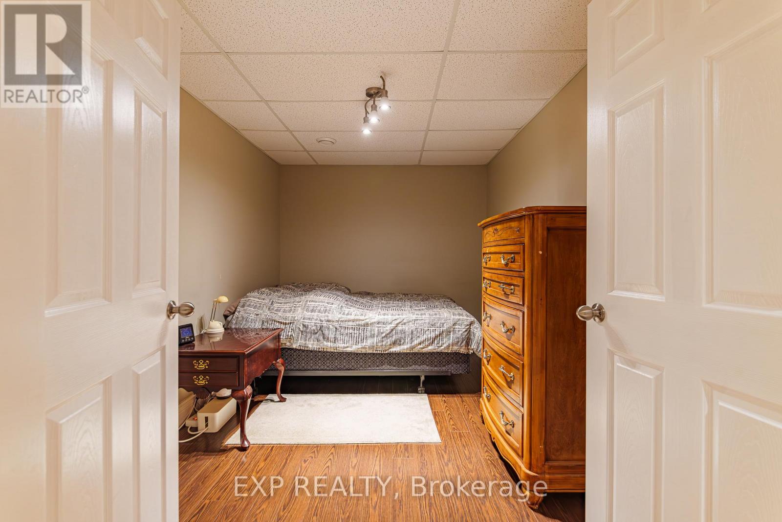 1496 QUEENSDALE AVENUE - 22