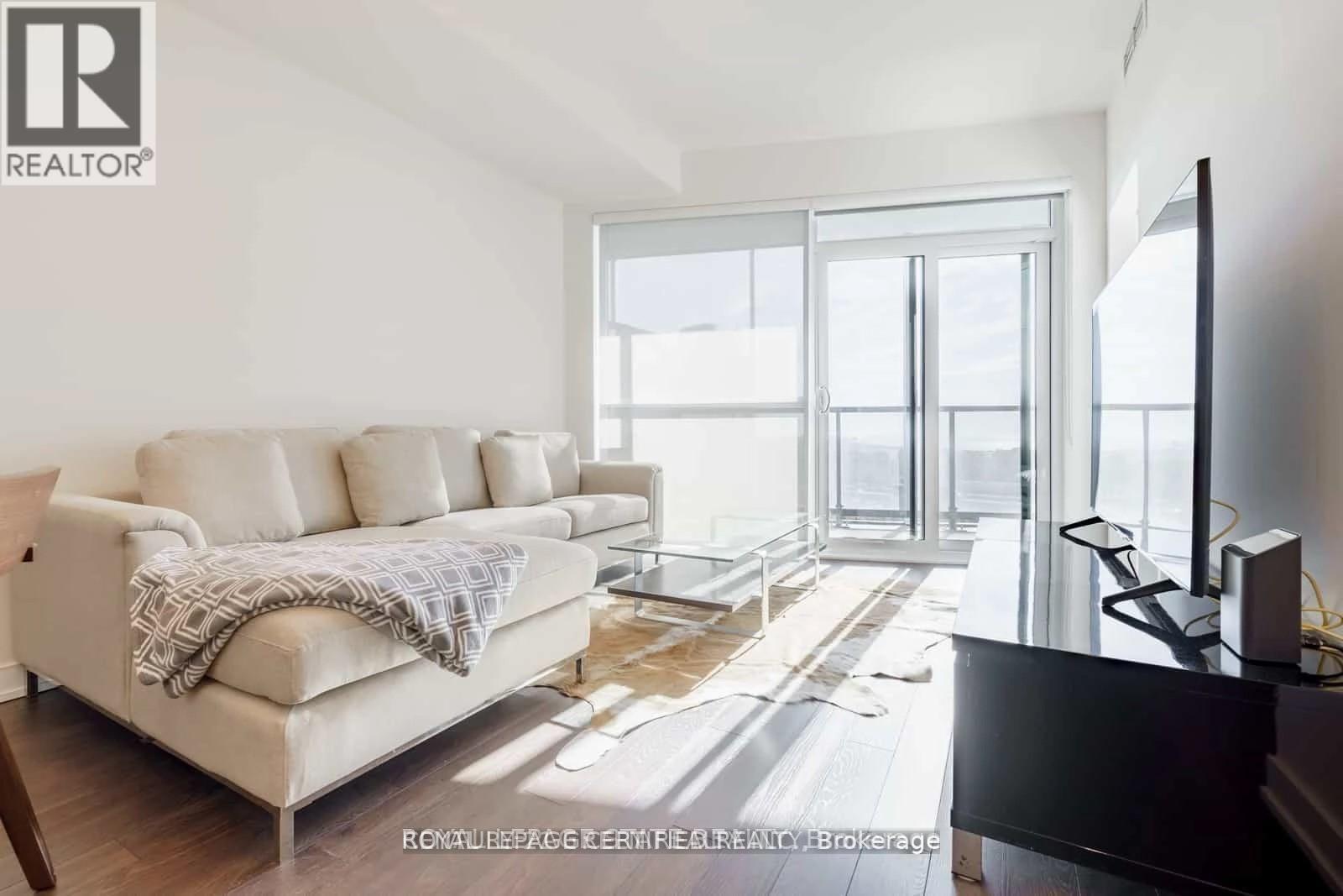 #1112 30 ORDNANCE STREET - 7