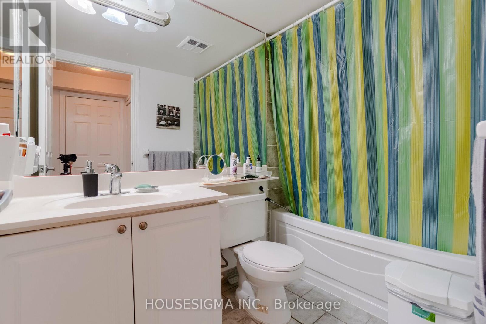 #807 3880 DUKE OF YORK BOULEVARD - 17