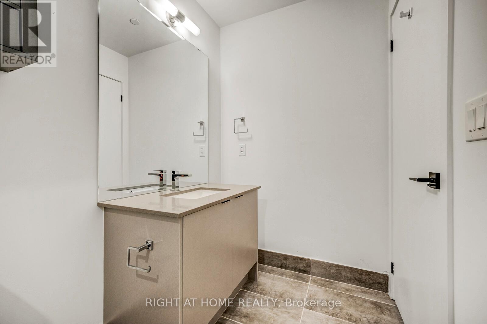 #459 2481 TAUNTON ROAD - 18