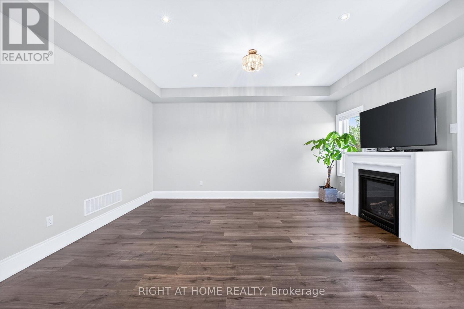1160 PEELAR CRESCENT - 12