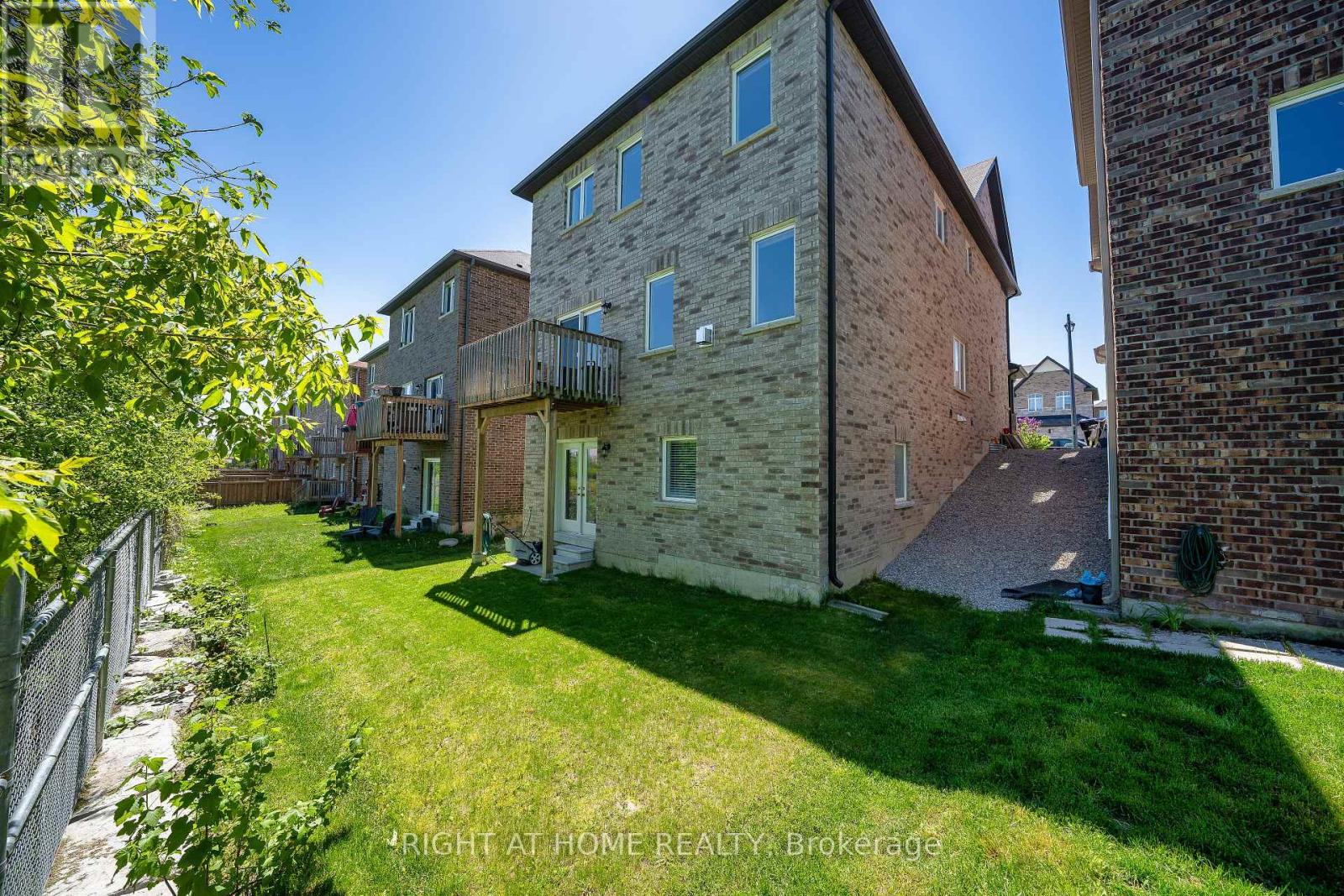 1160 PEELAR CRESCENT - 36