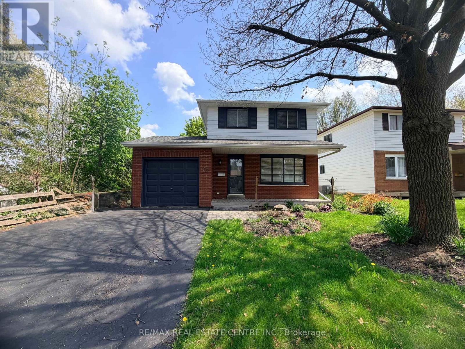 43 FOREST GLEN CRESCENT - 1