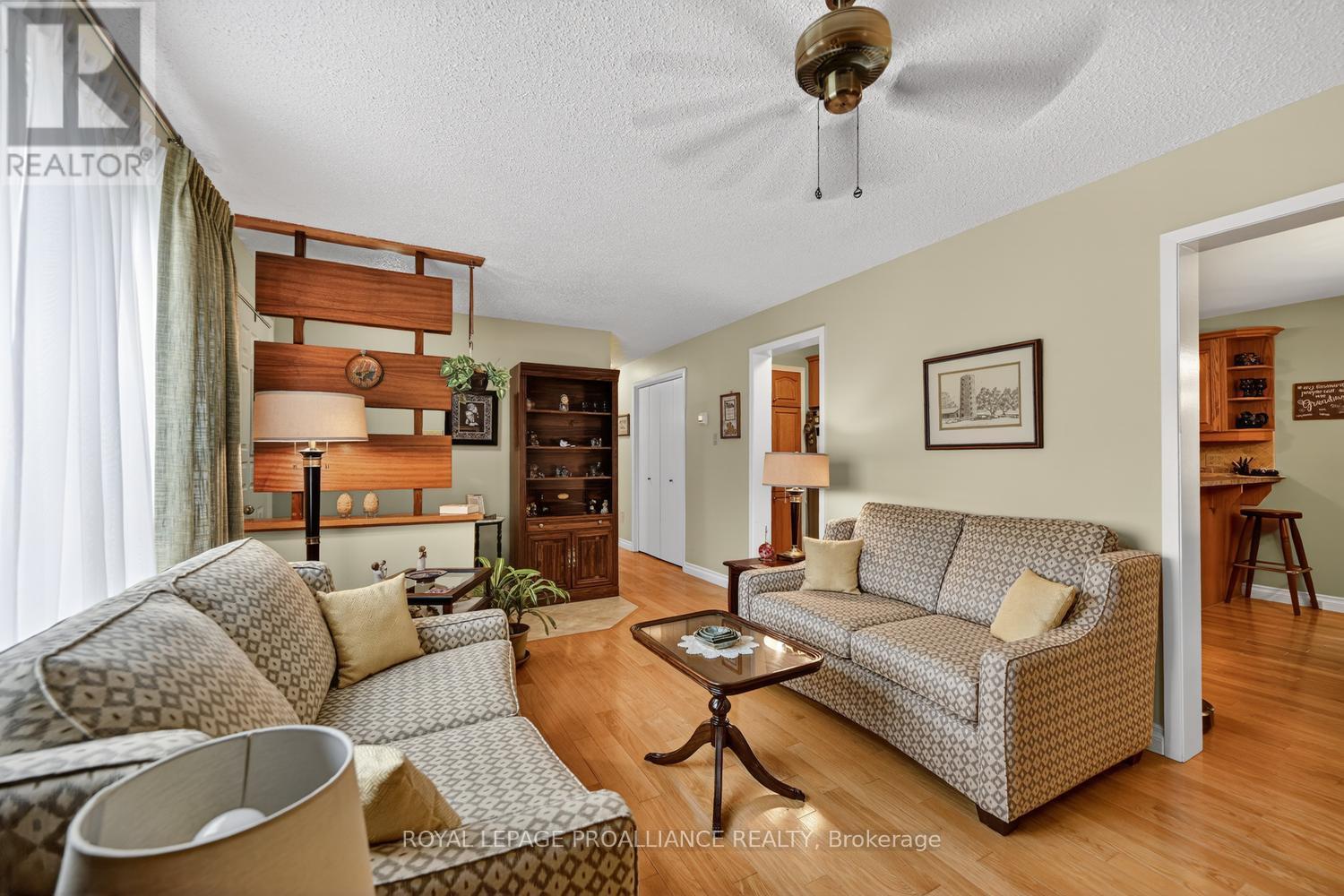 8 BERNARD CRESCENT - 13