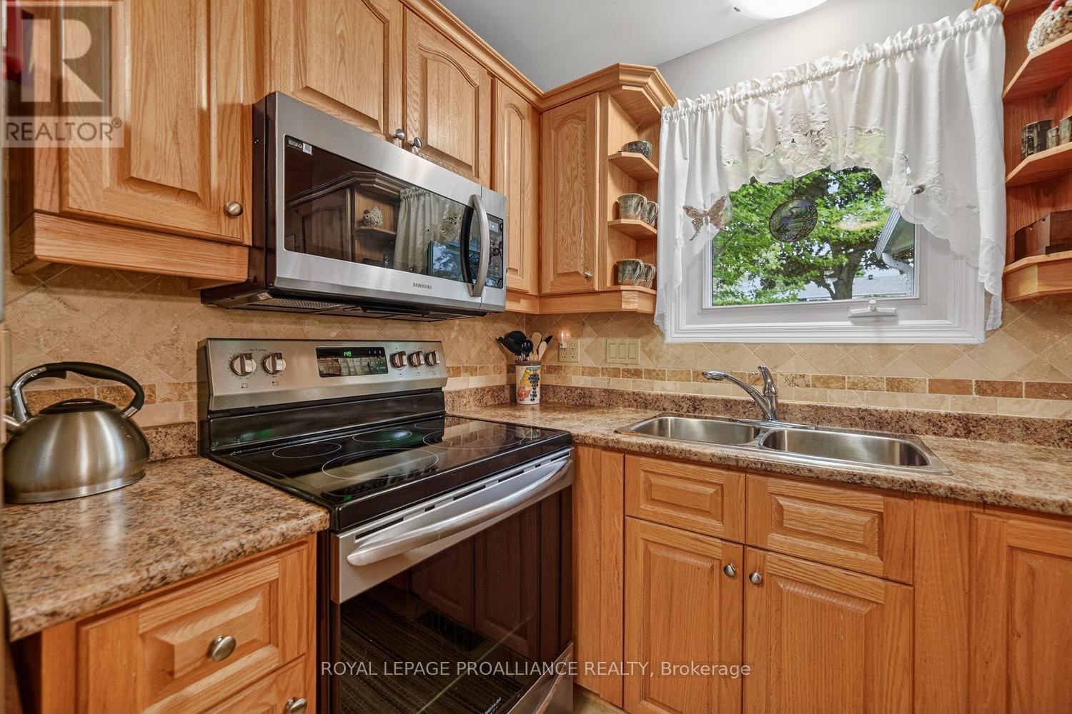 8 BERNARD CRESCENT - 17