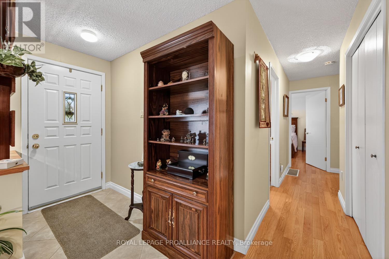 8 BERNARD CRESCENT - 19